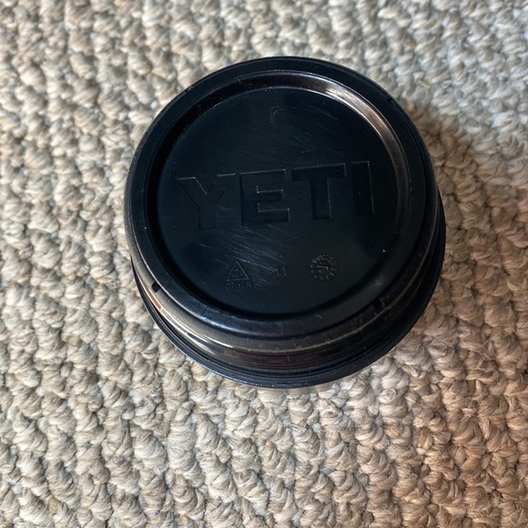 YETI Replacement Screw on Chug Cap - Picture 3 of 4